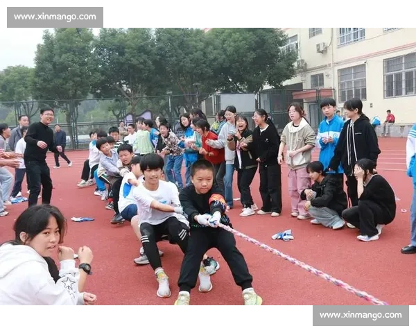 在汗水与呐喊中飞出的梦想记一次难忘的实心球比赛校园运动会成长瞬间